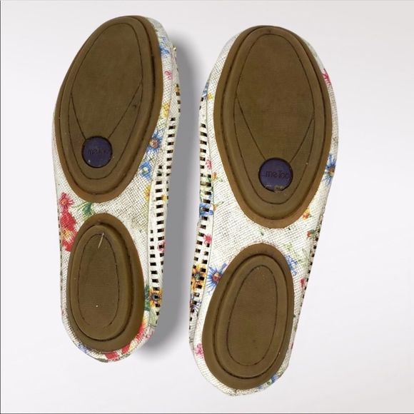 ME TOO | White Floral Ballet Flats - Picture 7 of 7